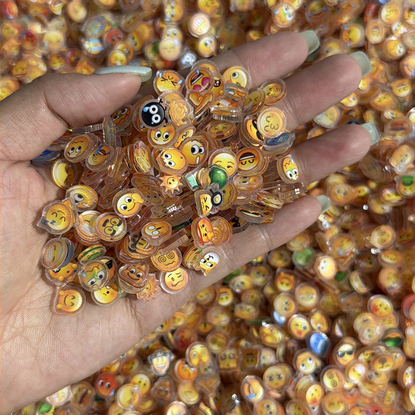 Nieuwe aanwinst: 1cm emoji acr - Photography Exhibition recensie en prijs